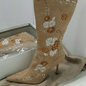 Women's fashion boots size 7.5